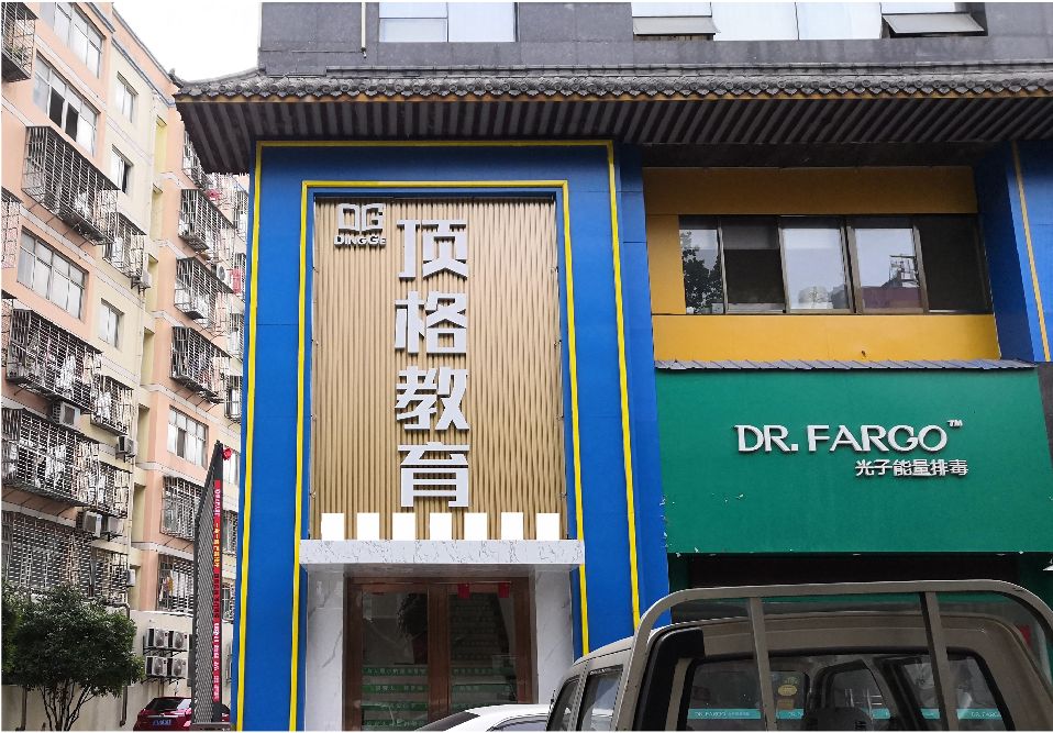 思南门头设计要符合门店特色。
