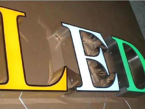 思南介绍LED招牌的基础知识。